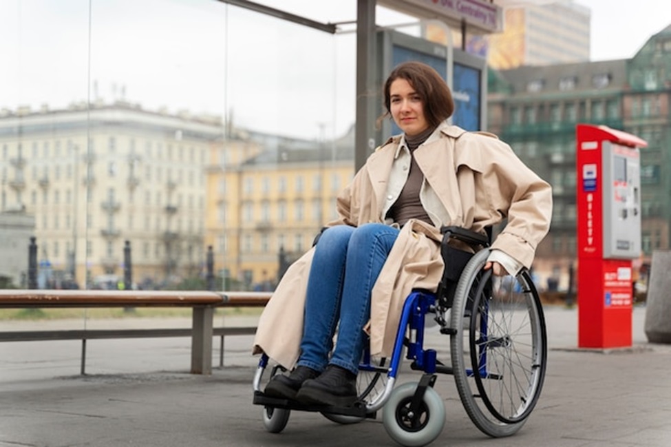 Manual vs Power Wheelchairs: Understanding the Pros and Cons